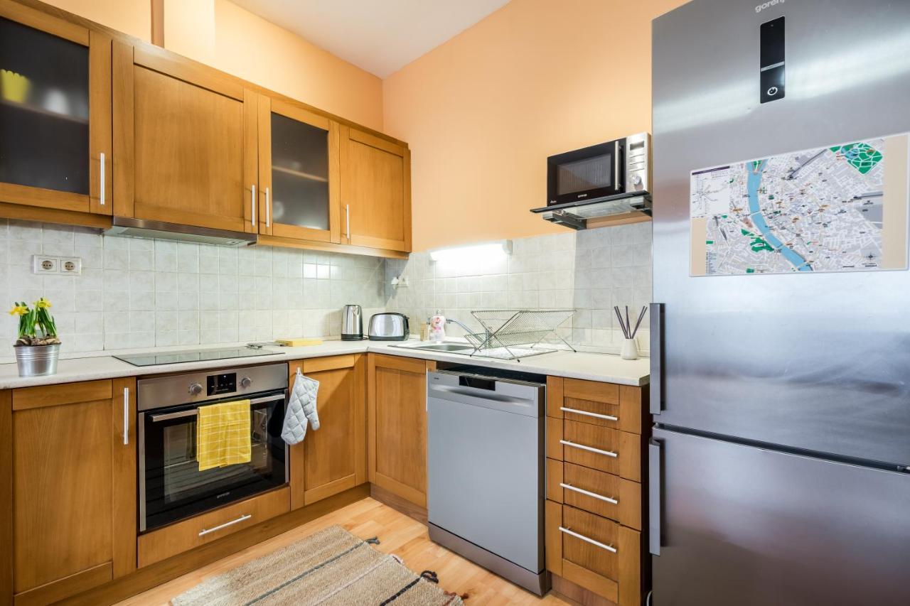 Central Premier Apartment Budapest Exteriör bild