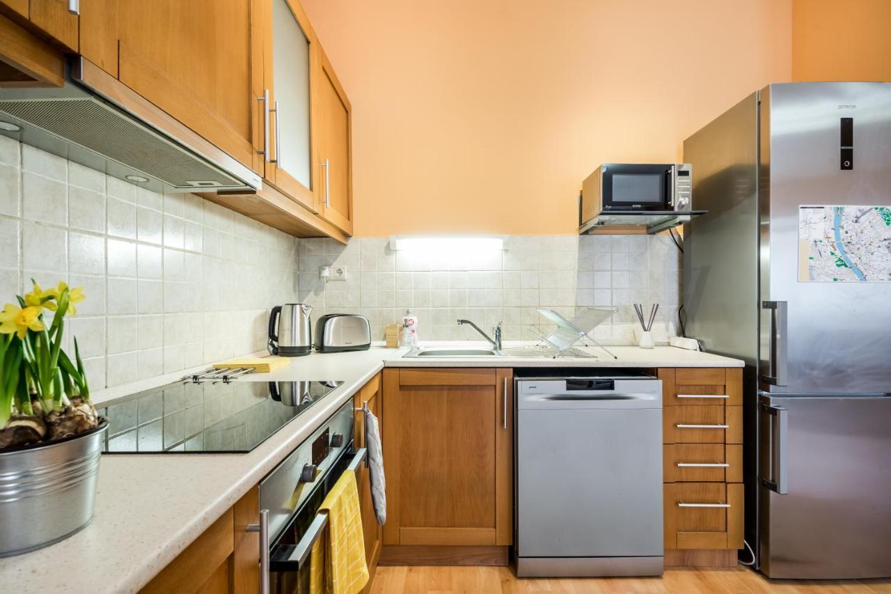 Central Premier Apartment Budapest Exteriör bild