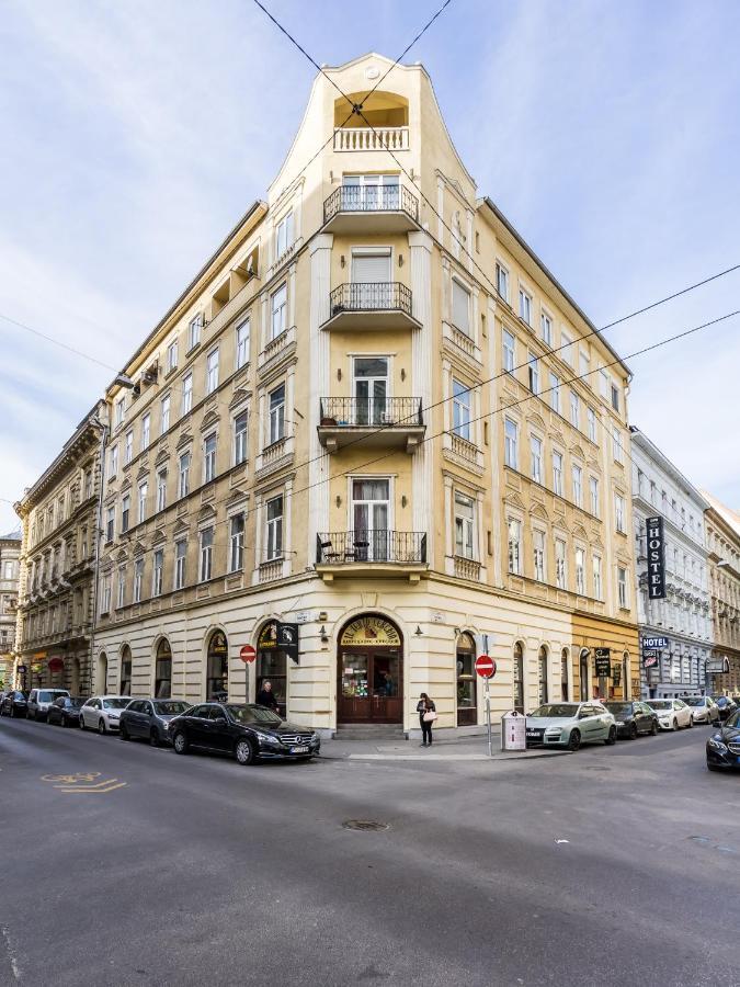 Central Premier Apartment Budapest Exteriör bild